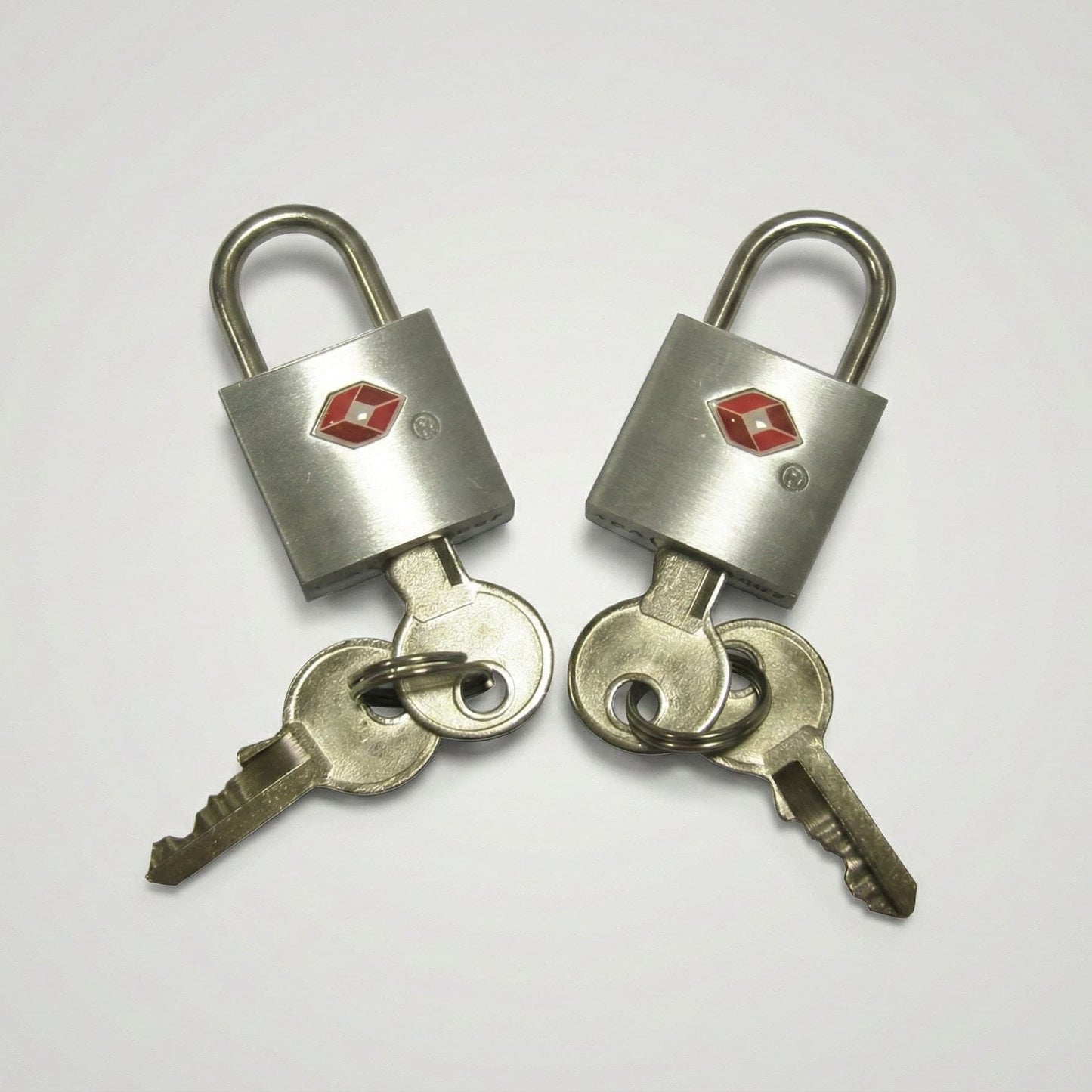Set di 2 lucchetti TSA in metallo con apertura a chiave, formato compatto da 39 mm per la sicurezza dei bagagli in viaggio.