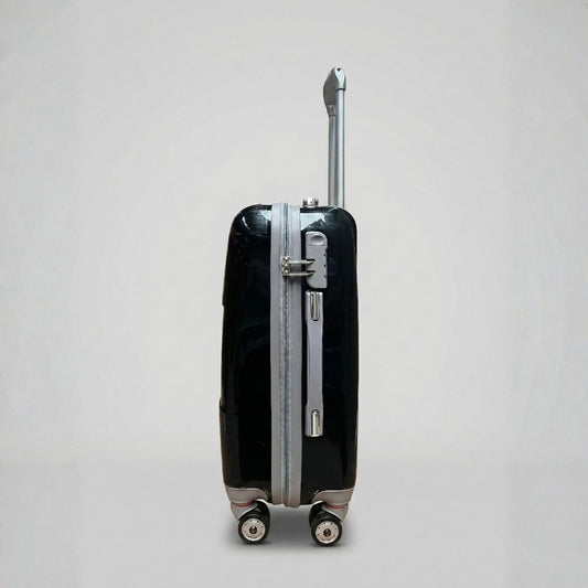 Valigia cabina rigida nera vista laterale con 4 ruote e design elegante per viaggi business.