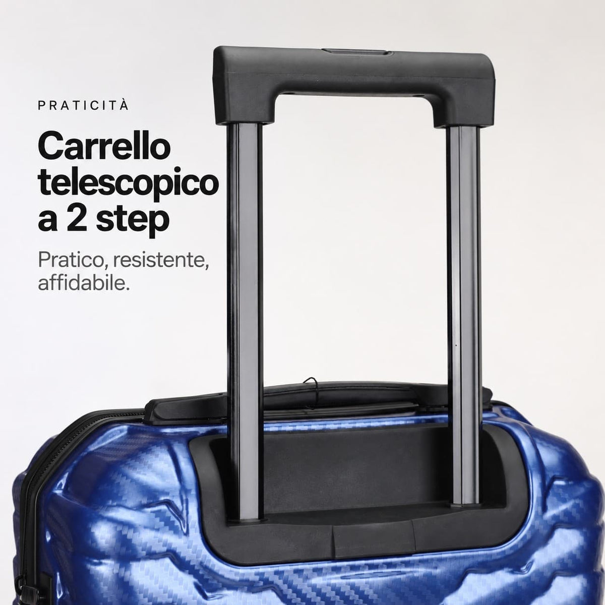 Dettaglio del trolley cabina Voyager Stopover blu con maniglia ergonomica e carrello telescopico a 2 step esteso