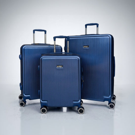 Set di 3 valigie rigide in ABS e policarbonato di colore blu. Il set include un trolley da cabina 55x40x20 e due valigie da stiva capienti con lucchetto TSA e 4 ruote girevoli.