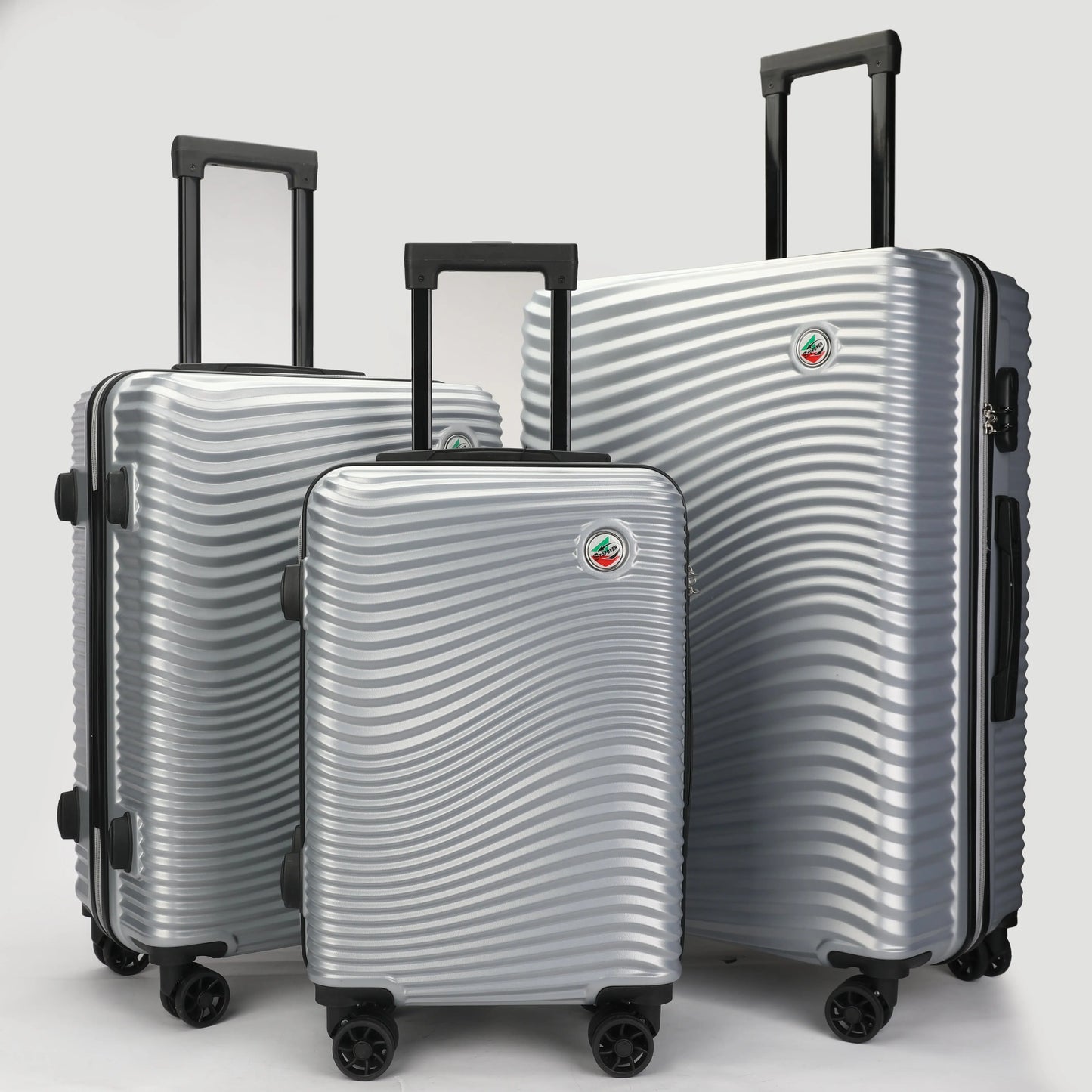 Set 3 trolley rigidi in ABS lucido visti frontalmente, eleganti e resistenti