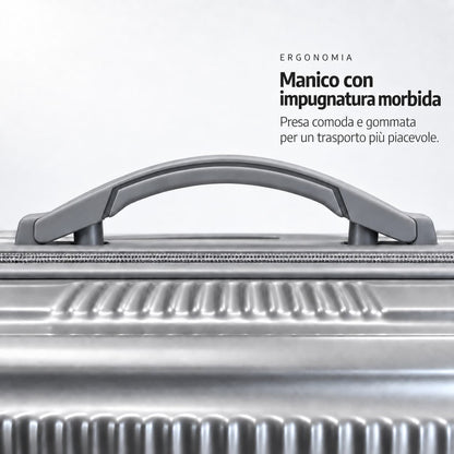 Dettaglio della maniglia superiore grigia con impugnatura morbida del trolley Elegance