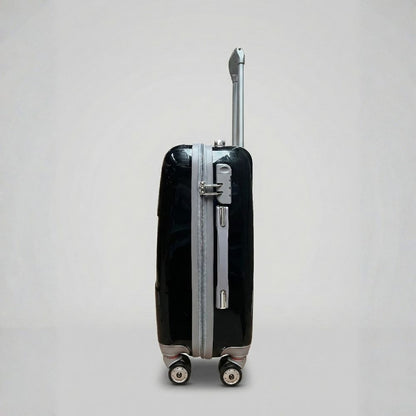 Valigia cabina rigida nera vista laterale con 4 ruote e design elegante per viaggi business.