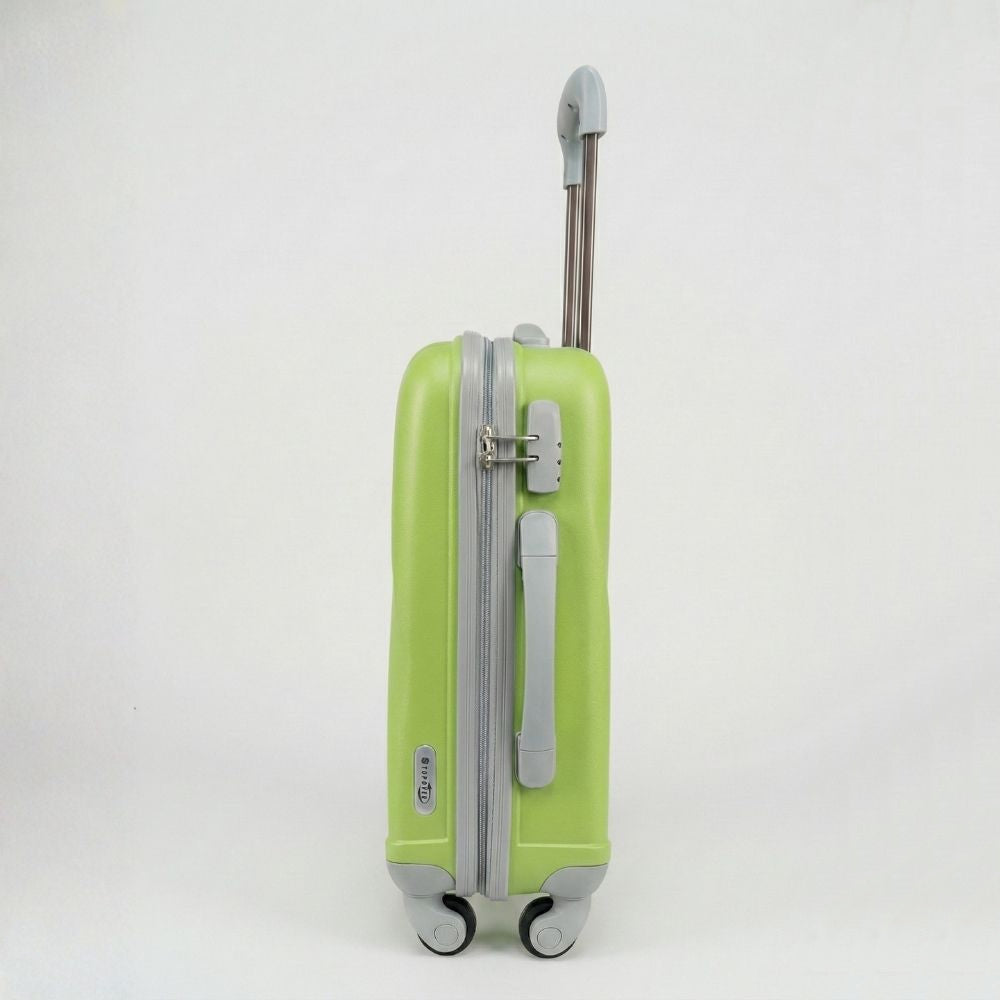 Valigia rigida verde con 4 ruote e manico telescopico, resistente e leggera per viaggi brevi.