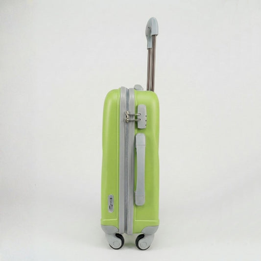Valigia rigida verde con 4 ruote e manico telescopico, resistente e leggera per viaggi brevi.